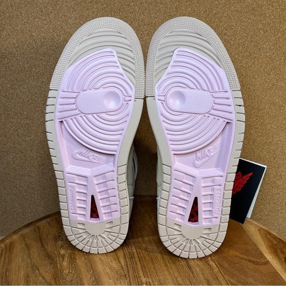 Jordan 1 high top
Zoom comfort 2
Brand new - Picture 9 of 14